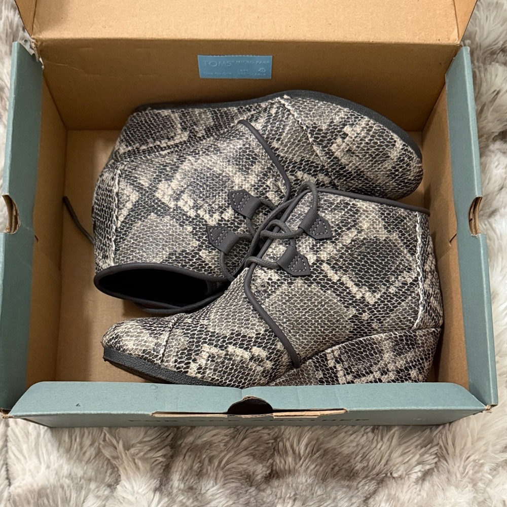 Snakeskin Lace-Up Ankle Boots